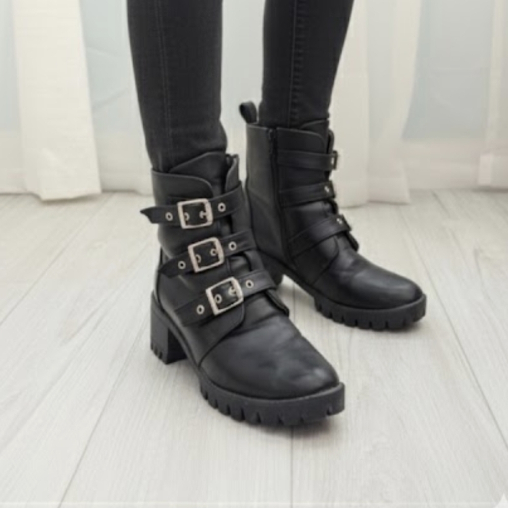 Vimoda Black high-heeled ankle boots with buckles Zippers Woman's Size 8.5